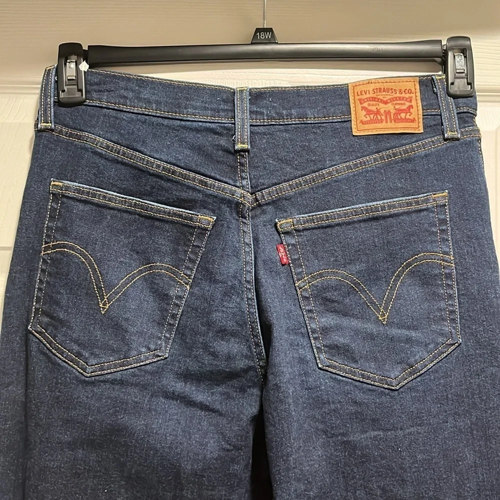 Levi’s Distressed Ribcage Straight Ankle Jeans Size 31. - Picture 4 of 9